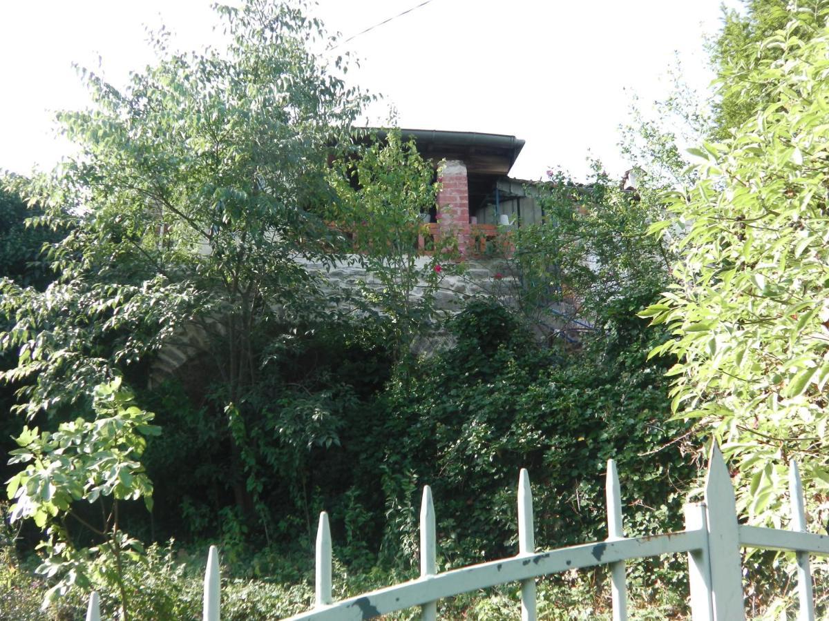 AUTHENTIQUE INDIVIDUELLE Maison de village Ardéchoise à Les Vans La Voûte Exterior foto